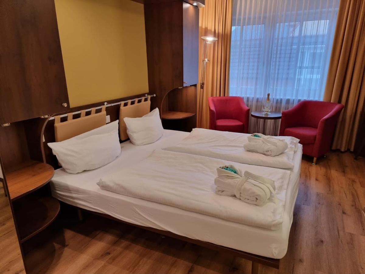 הוסום Hotel Osterkrug מראה חיצוני תמונה