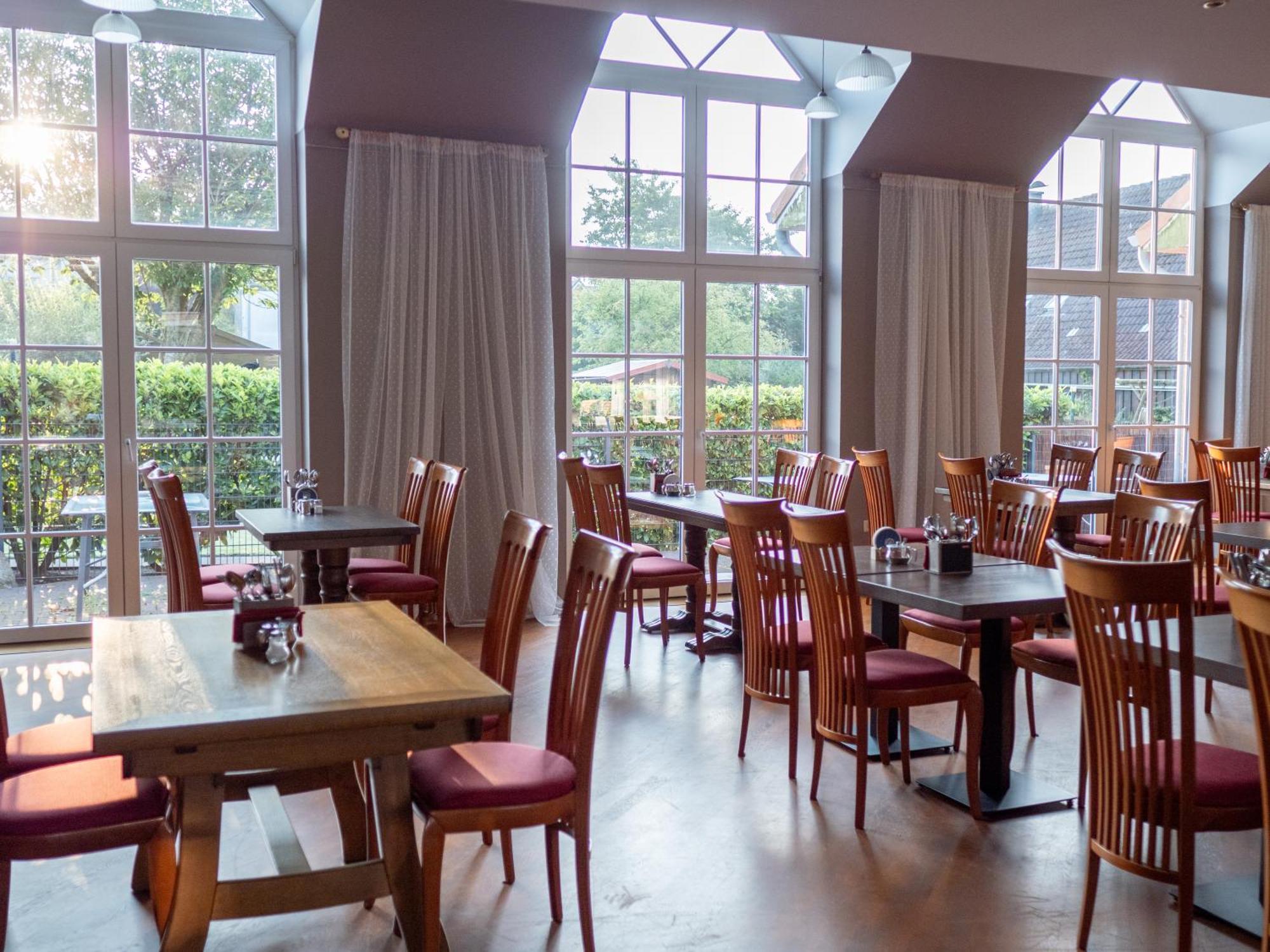 הוסום Hotel Osterkrug מראה חיצוני תמונה