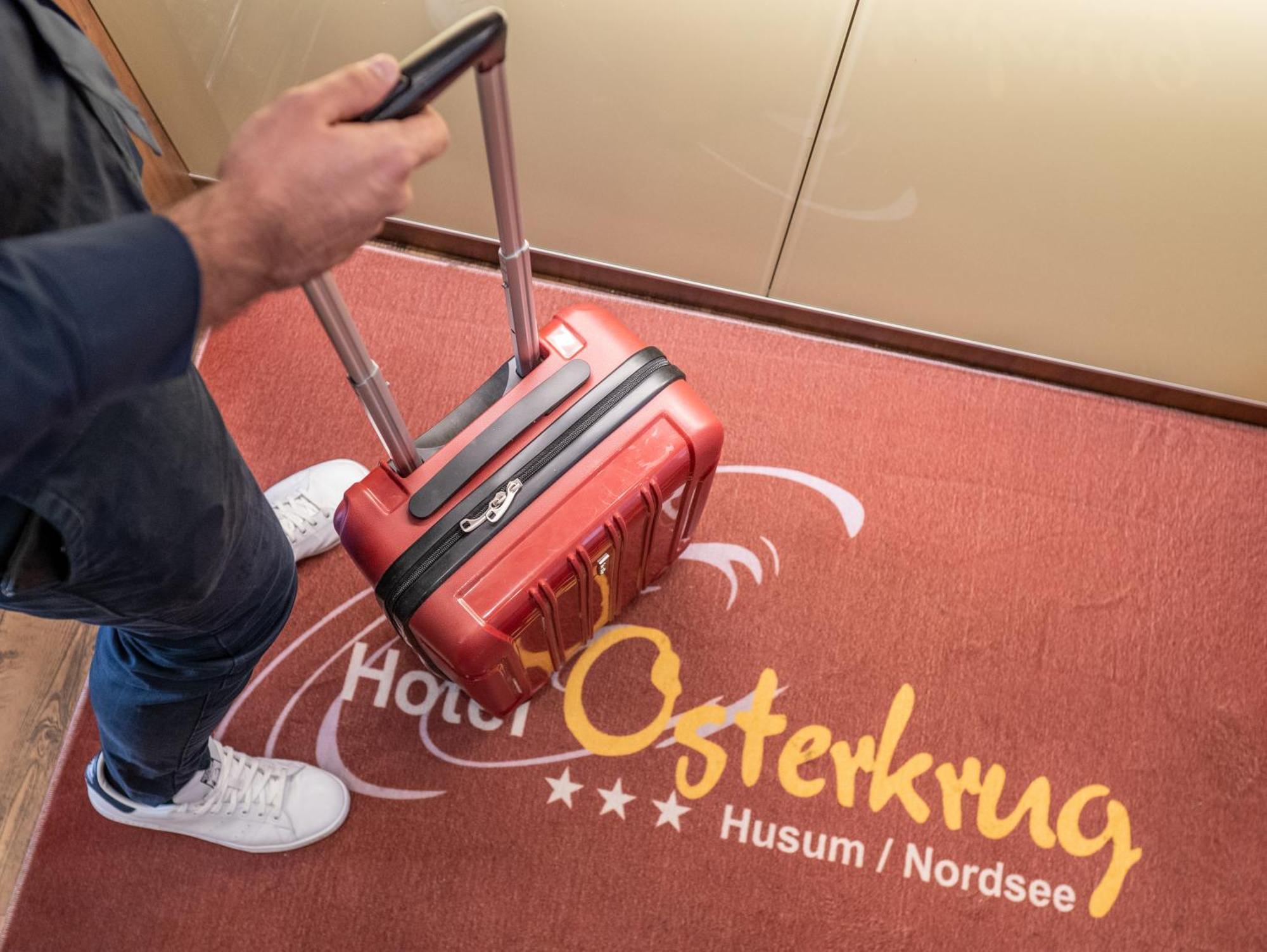 הוסום Hotel Osterkrug מראה חיצוני תמונה