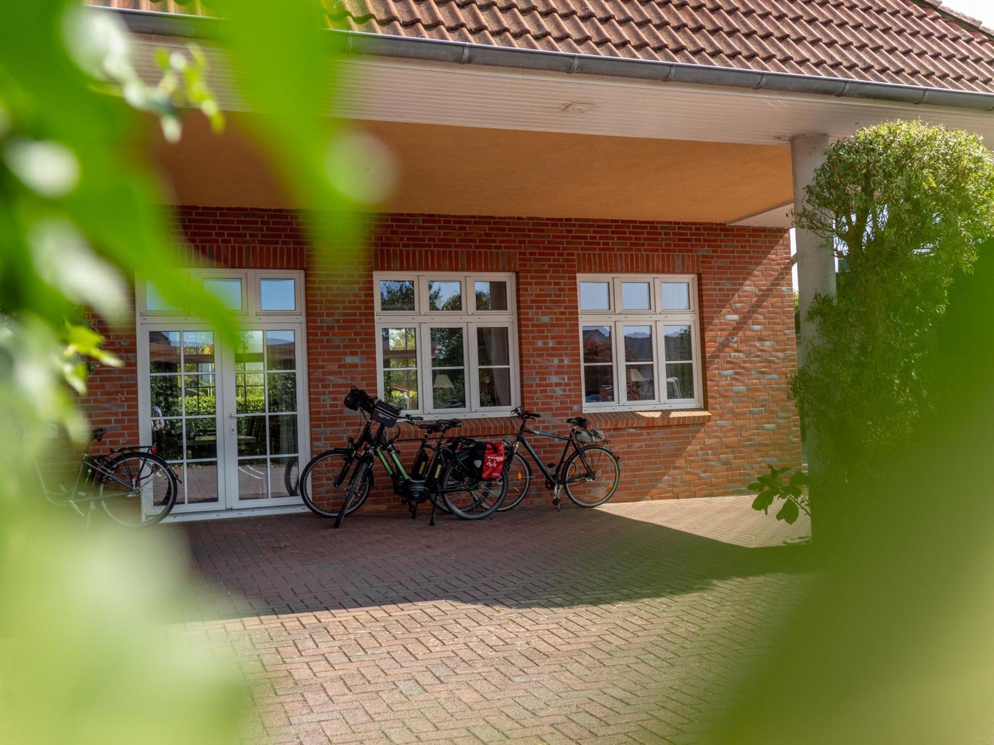 הוסום Hotel Osterkrug מראה חיצוני תמונה