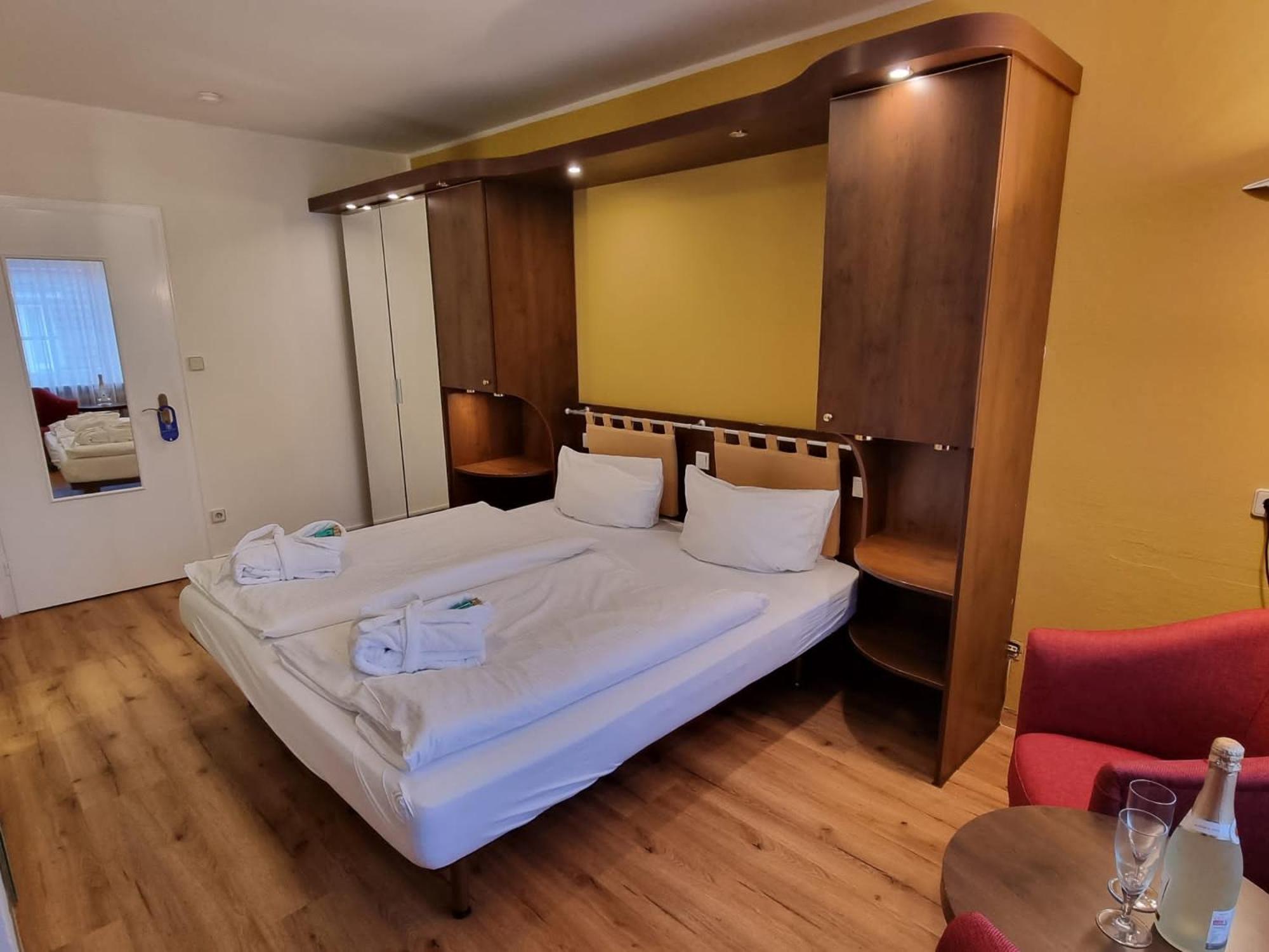 הוסום Hotel Osterkrug מראה חיצוני תמונה